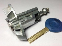 Купить БМВ X5 замок левой двери с ключом