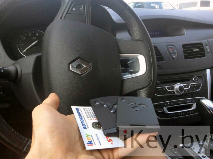 Ключи в салоне автомобиля Рено Латитьюд
