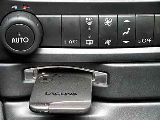 Слот для ключ карты Рено