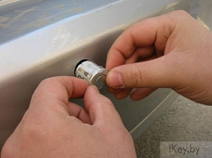 Как проверить датчик парктроника?